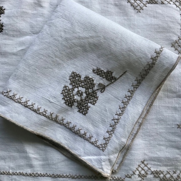 Vintage Collection of Taupe Floral Linen Placemats & Napkins - Picture 6 of 6